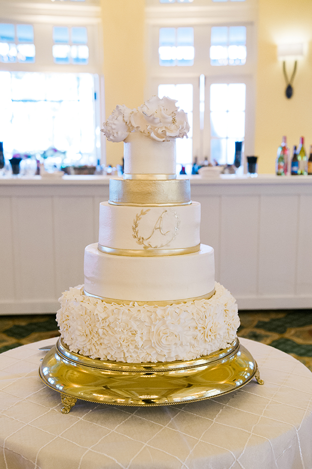 hotel wedding, wedding cake, white cake, cake inspiration