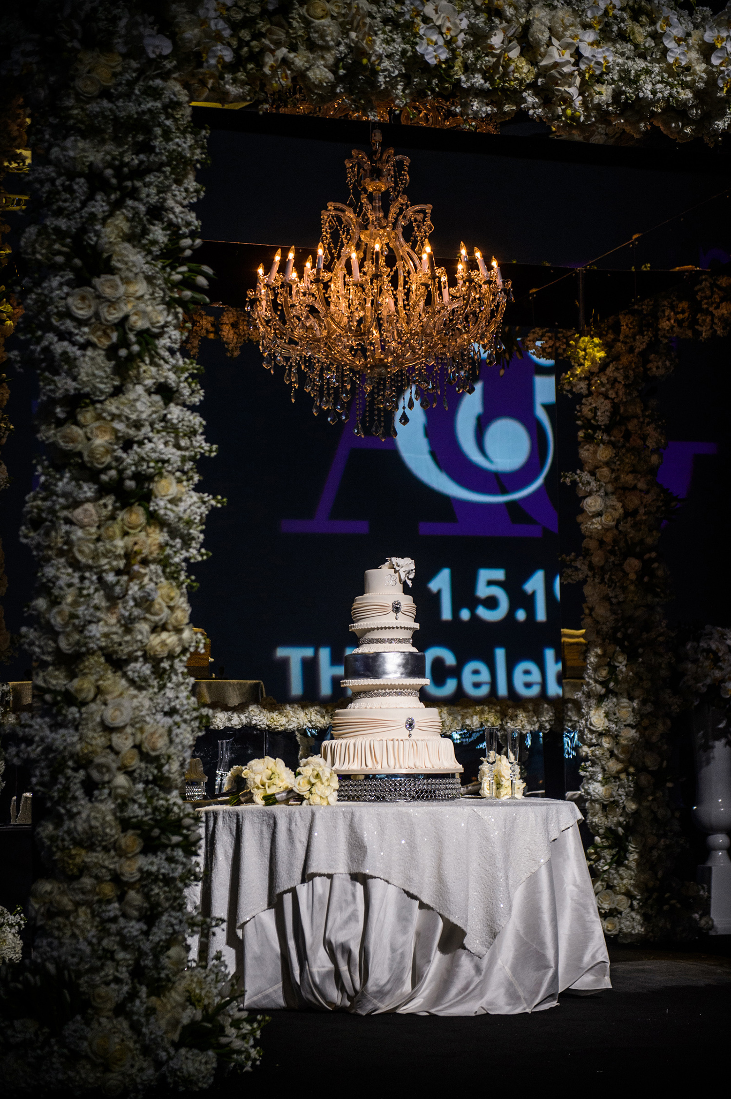 wedding cake design - display - silver, white, purple