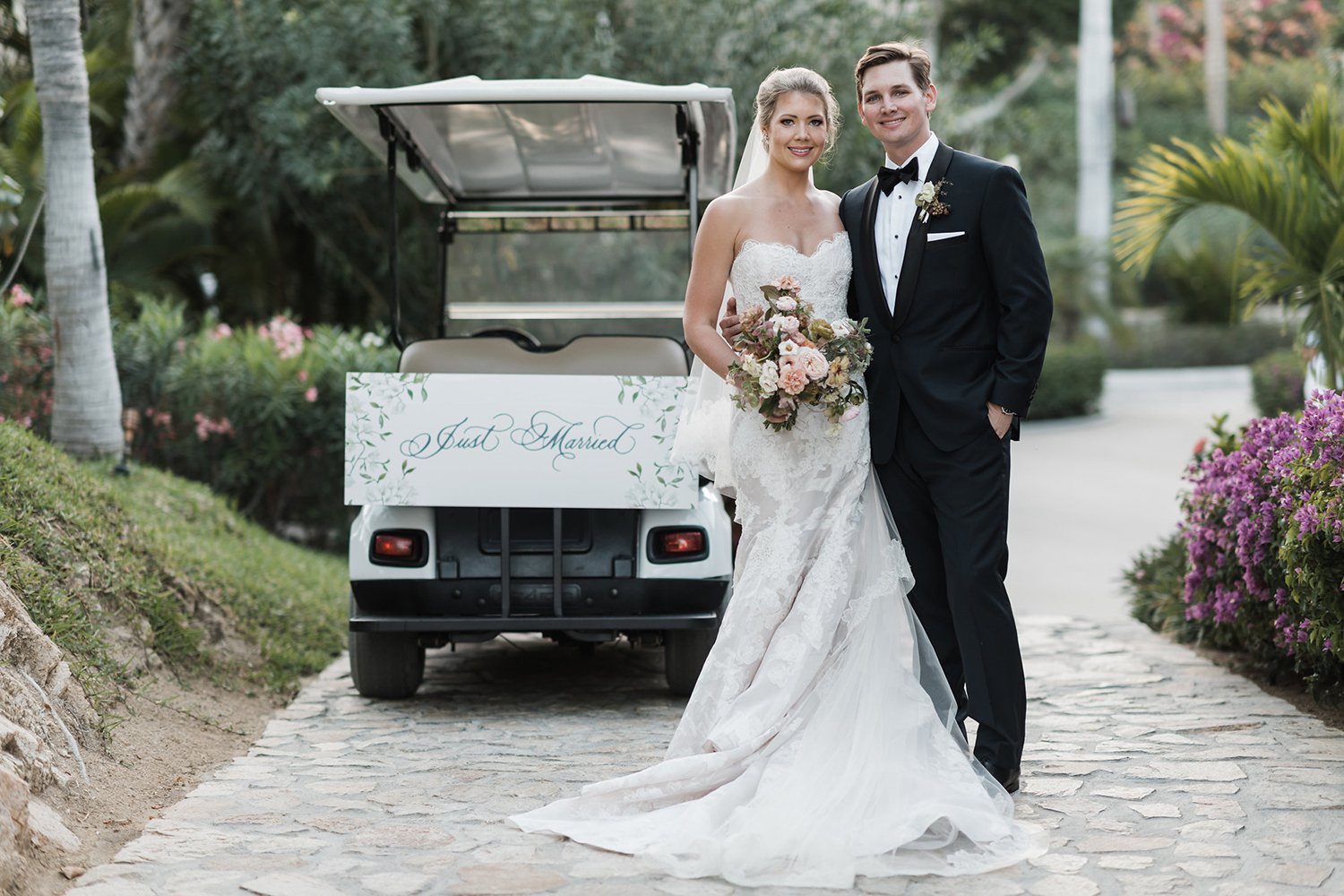 golf cart decorated for just married newlyweds