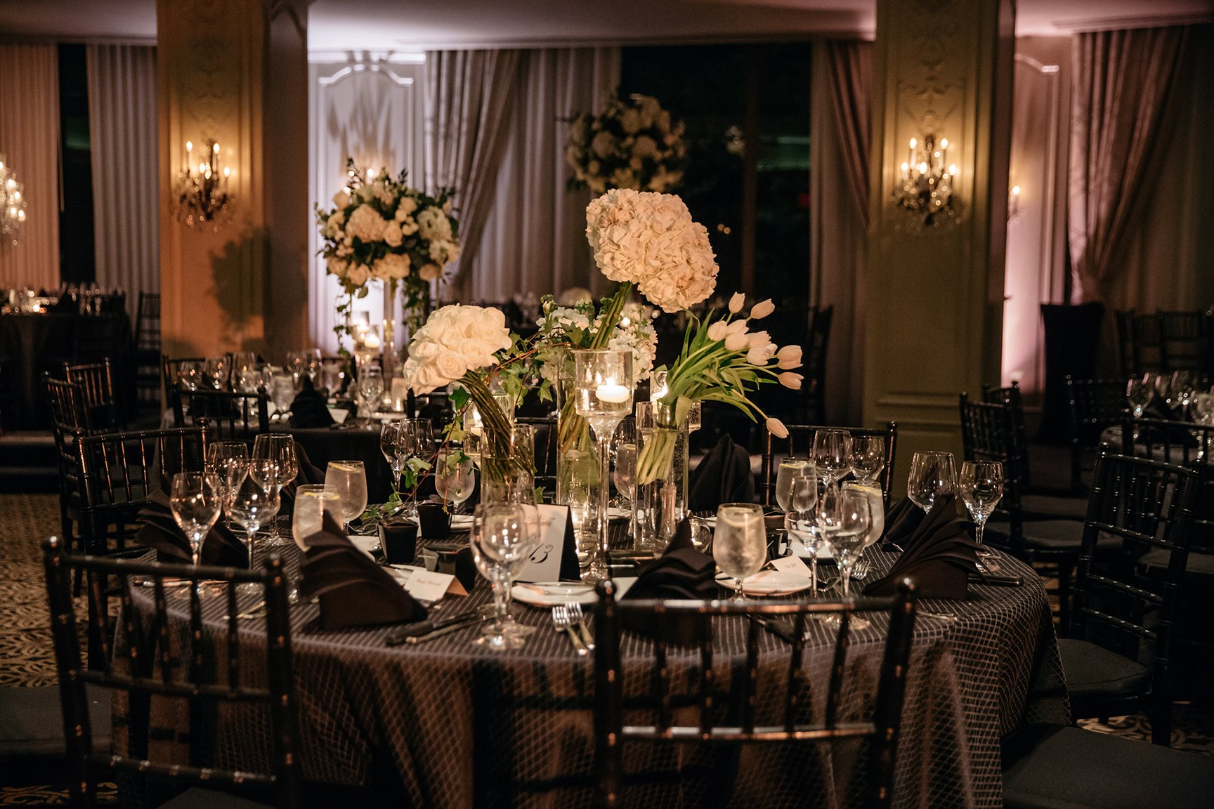 houston wedding, hotel zaza, wedding decor, white, black, tablescape, floral centerpiece