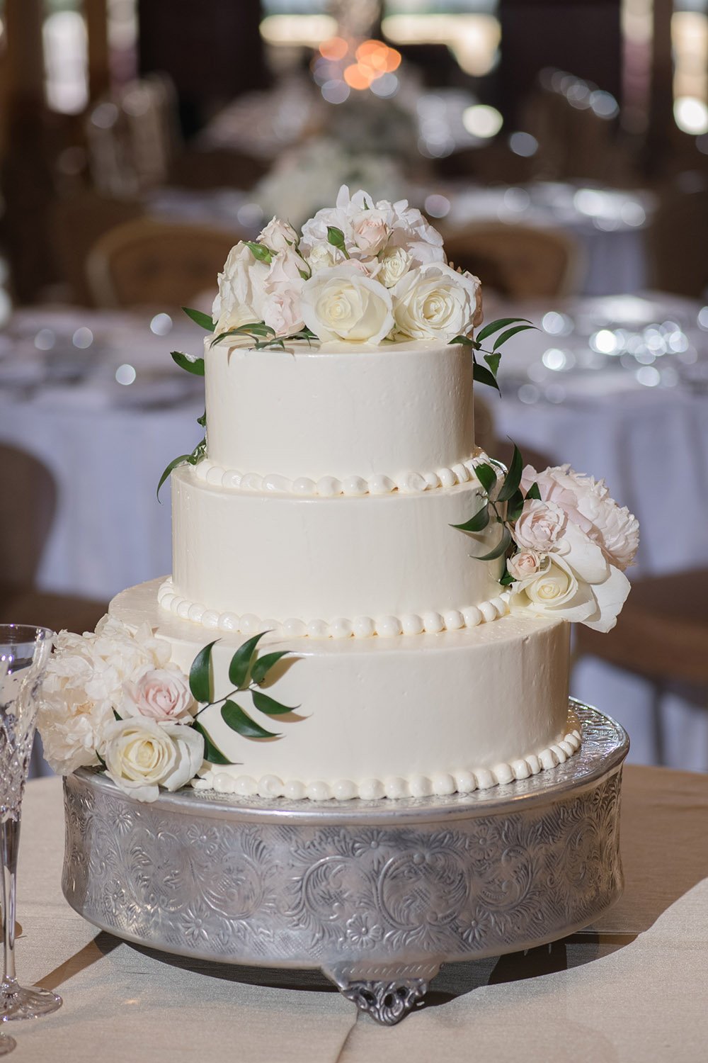 wedding cake - classic - white - roses