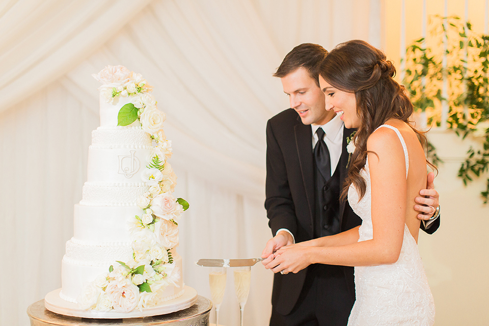 houston wedding, white wedding cake, floral cake toppings, cutting the cake