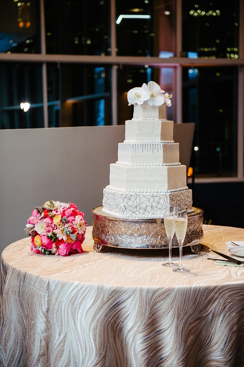 houston wedding, wedding cake, white cake