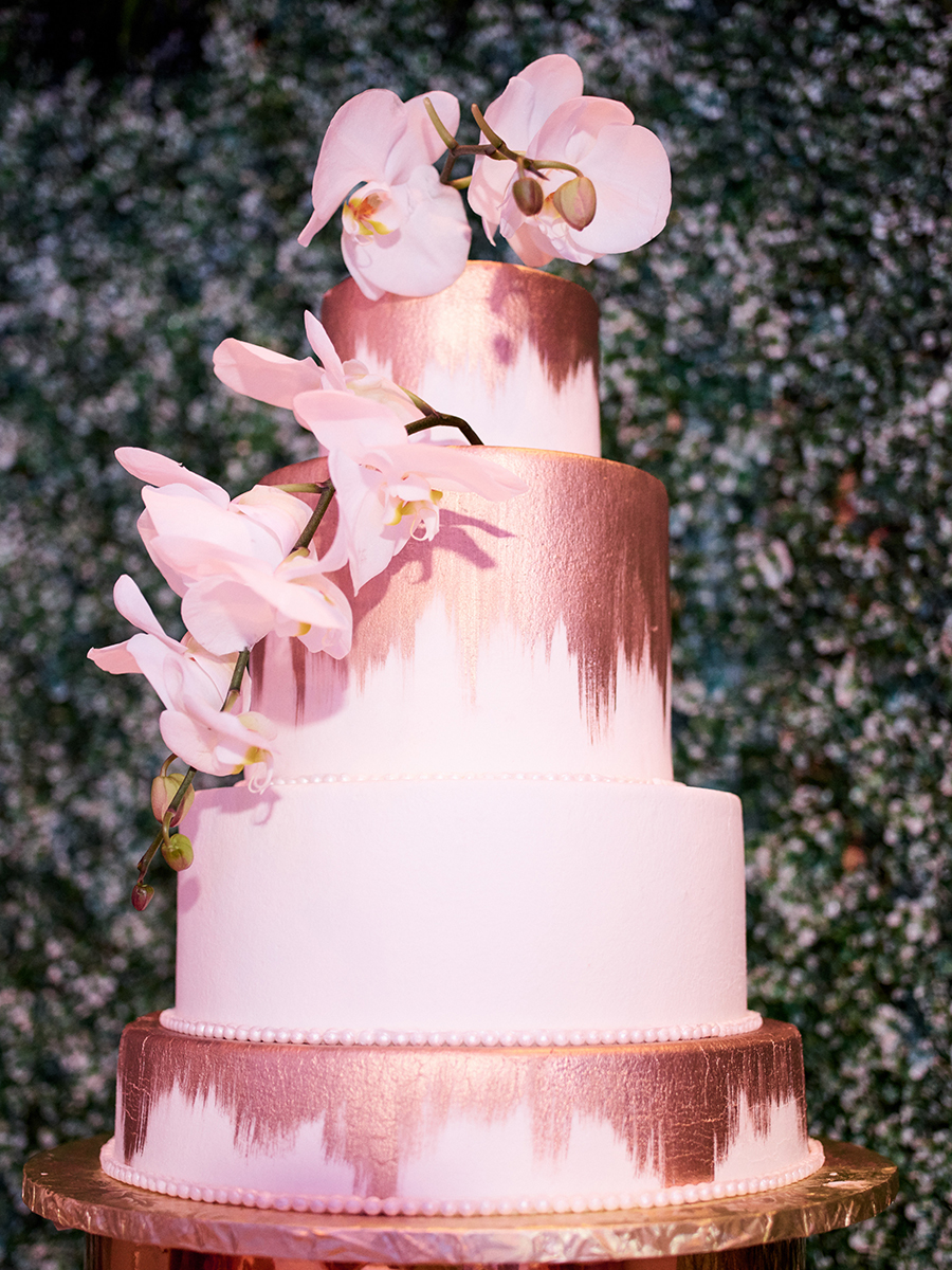 gold and white wedding cake design