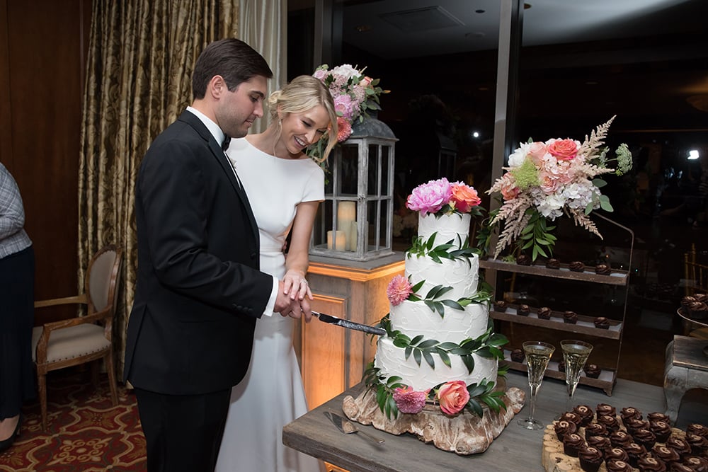 Houstonian Hotel, Susie's, Cakes, Tower, cake cutting, couple, reception, tower, floral, cupcakes