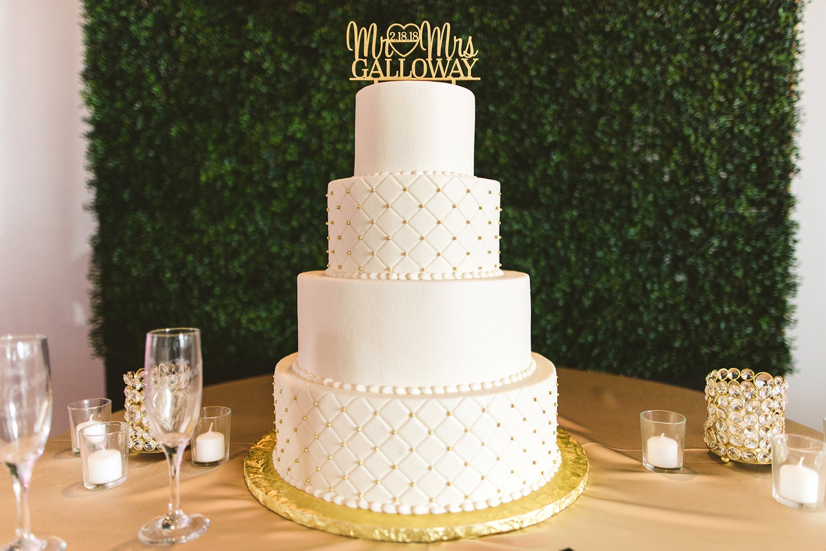 houston wedding, wedding cake, white cake, gold, susie's cakes & confections