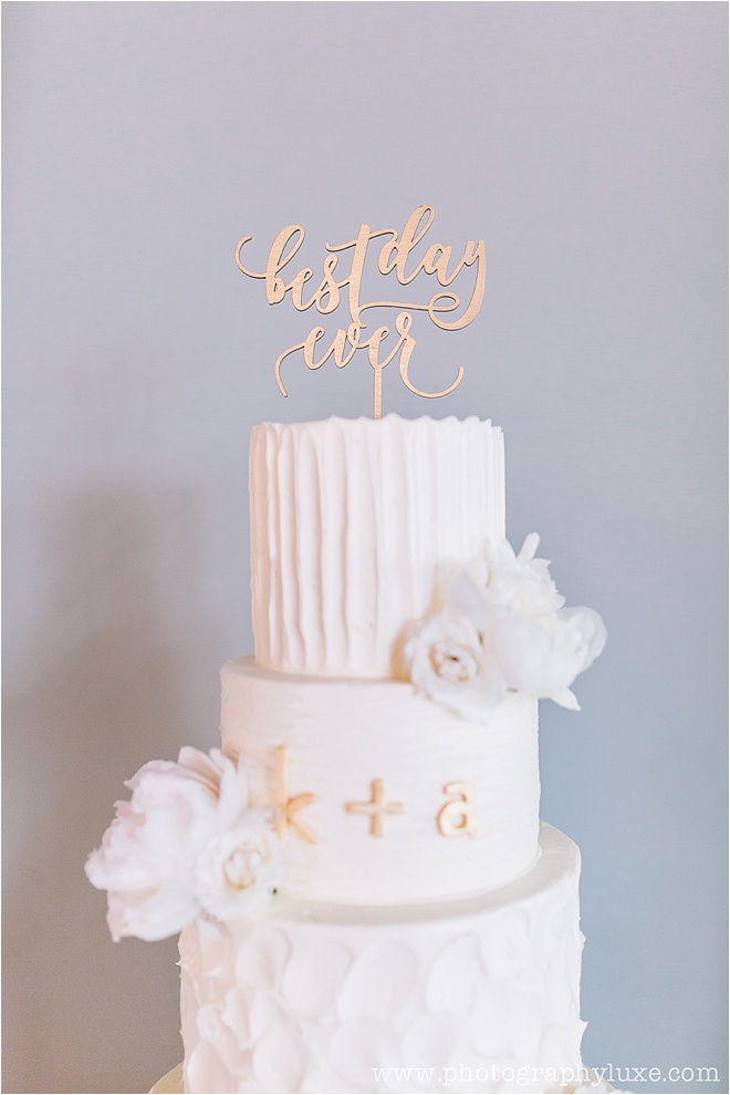 Ivory-and-Gold-Wedding-Cake