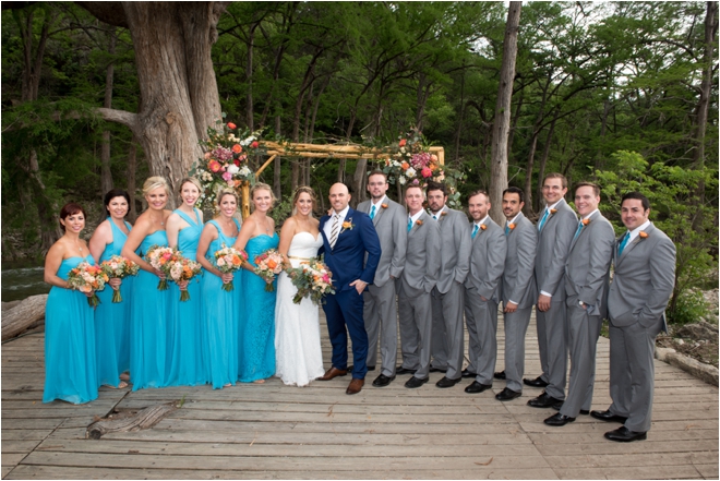Bride-and-Groom-with-Wedding-Party