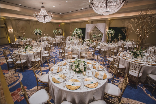 Green-White-and-Gold-Wedding-Decor