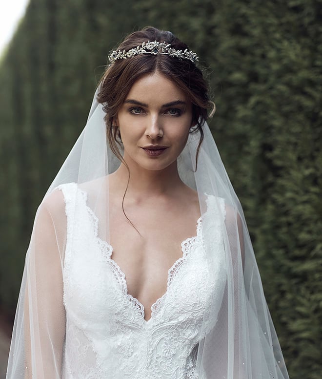 Bridal Veils & Headpieces Trends: Veils, Tiaras, Crowns