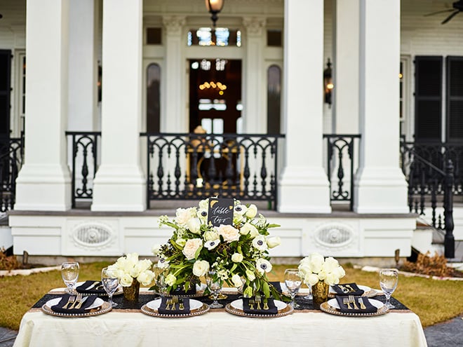 ivory and gold styled shoot, events de luxe, civic photos, sandlewood manor, plantation wedding, black accents, timeless wedding decor