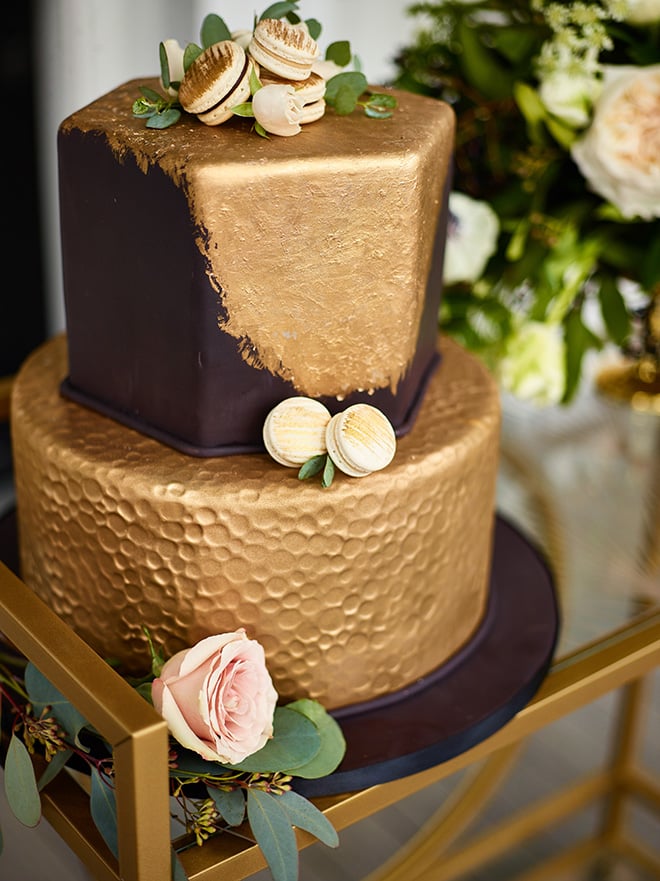 ivory and gold styled shoot, events de luxe, civic photos, sandlewood manor, plantation wedding, black accents, timeless wedding decor, gourmet macarons, wedding desserts, black and gold wedding cake, cakes by gina