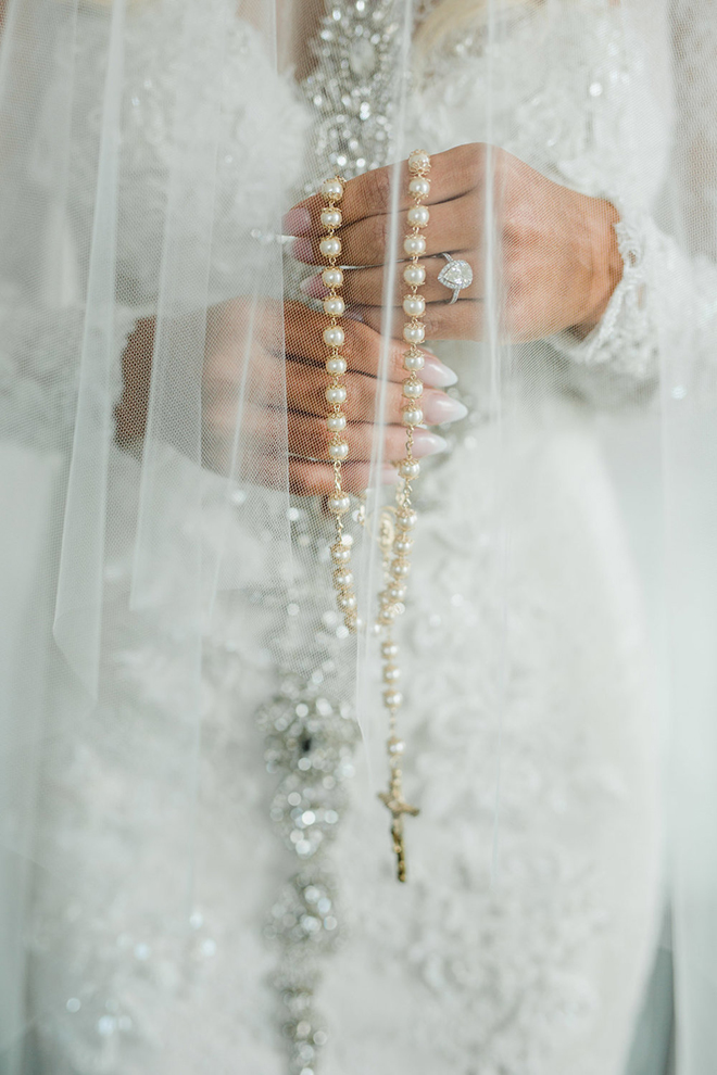 Eri Reyna photography bride portrait rosary lace wedding gown