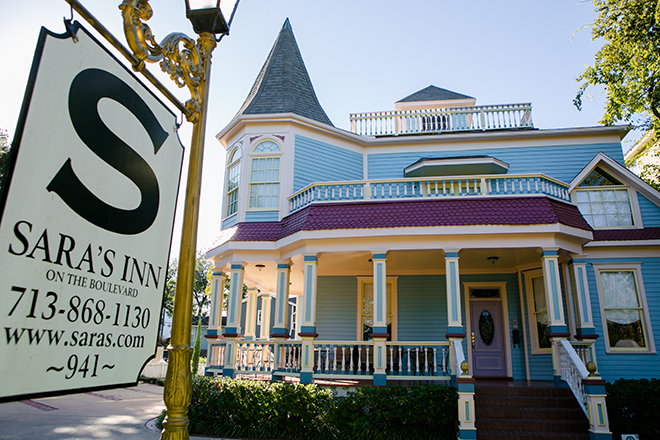 Sara's Inn Houston Heights wedding venue victorian house mansion bed breakfast