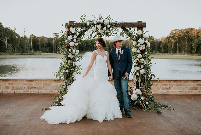 Oudoor Lake View Ceremony Wedding Venue