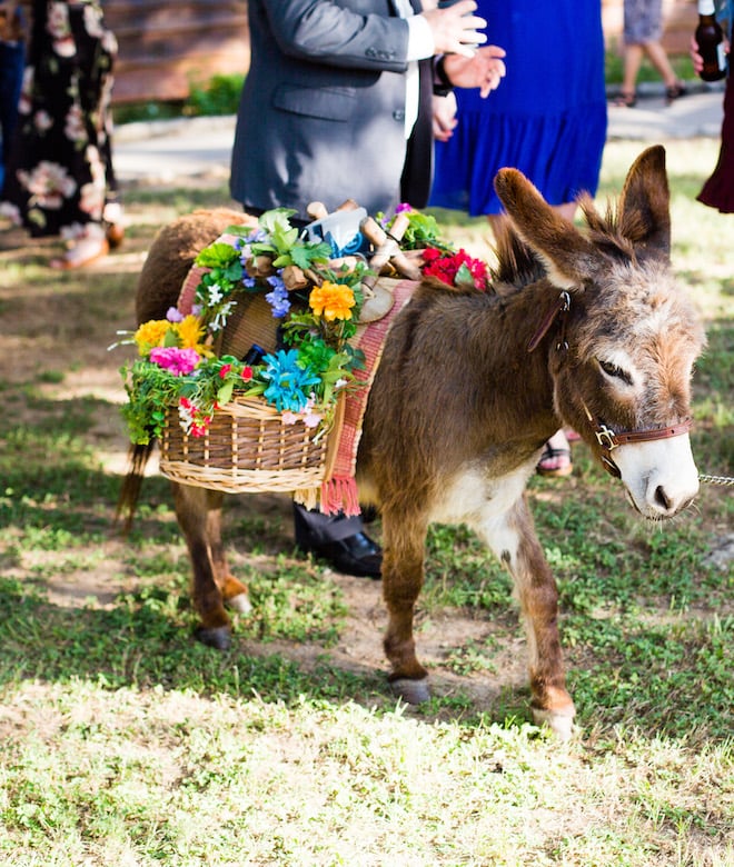 Creative Ways to Serve Alcohol at Your Wedding - beer burros