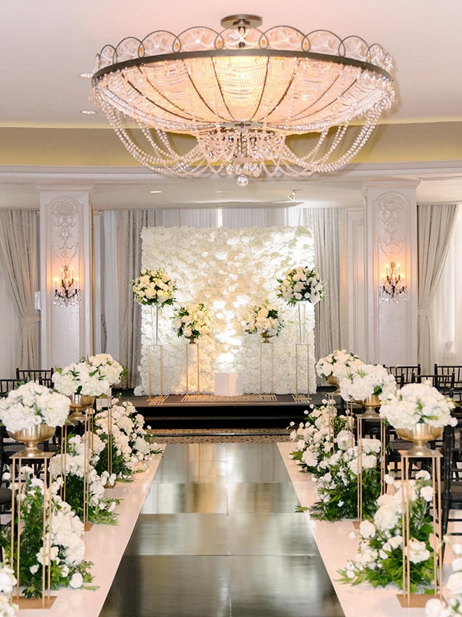 classic wedding, white, gold, black, tall, florals, floral backdrop, ceremony decor, altar, roses, hotel zaza, stephania campos, black runner