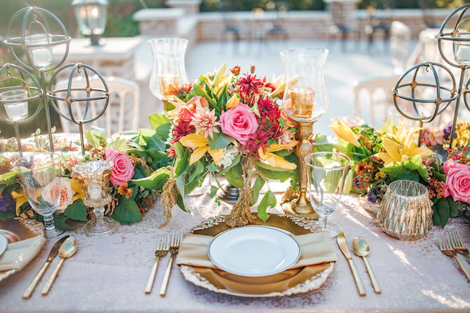 rehearsal dinner decor, table setting, outdoor, courtyard, floral centerpieces, gold flatware, gold chargers, beautiful, vibrant, unique