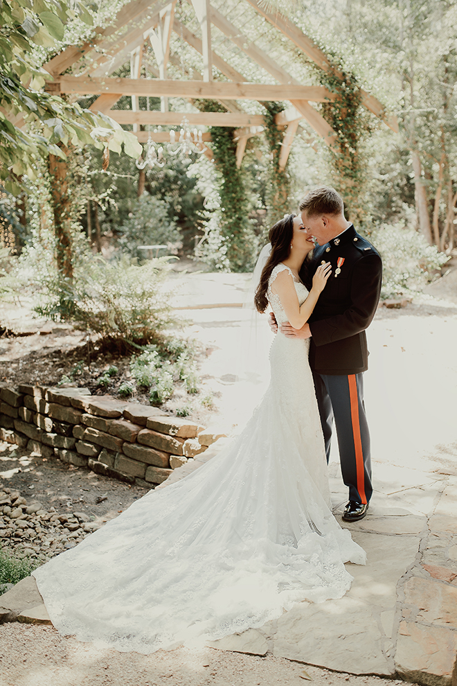 bride, groom, marine's, bridal gown, bridal bouquet, bride and groom portraits, outdoors, big sky barn