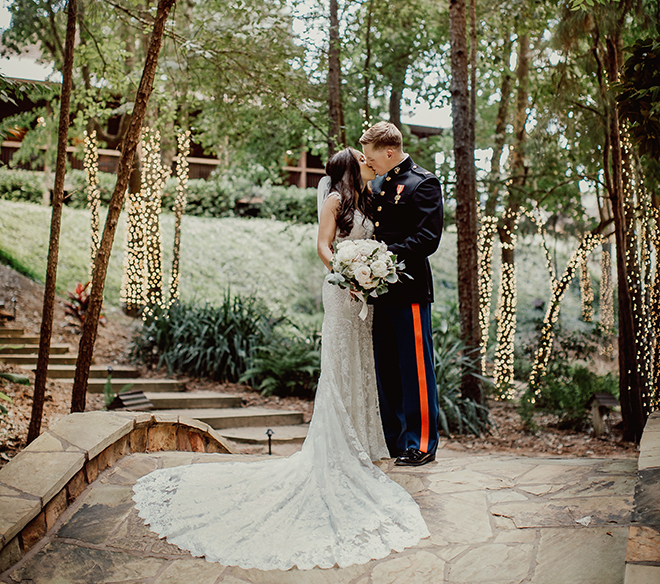 bride, groom, marine's, bridal gown, bridal bouquet, bride and groom portraits, outdoors, big sky barn