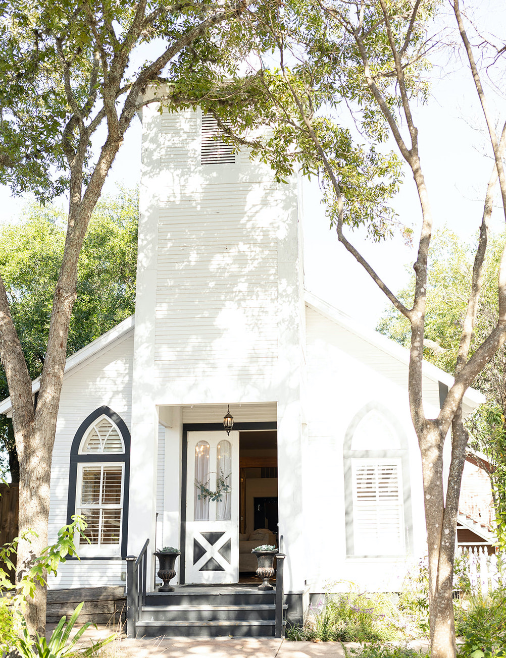 A view of the outside of a white wedding chapel that is a part of The Kendall Hill Country Inn.