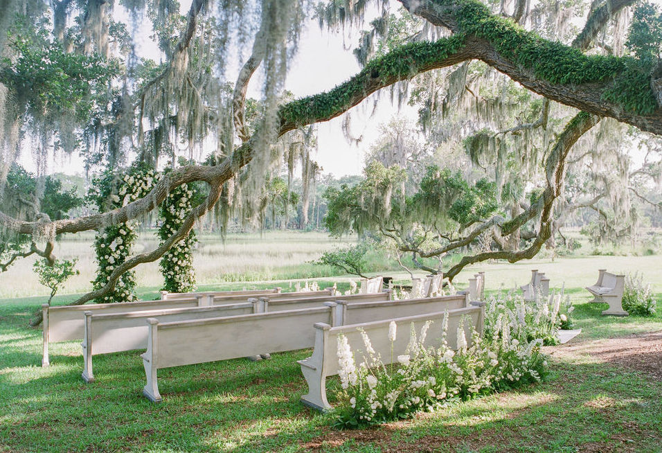 An intimate wedding ceremony is set up in Charleston, SC designed by Tara Guérard Soirée and captured by KT Merry