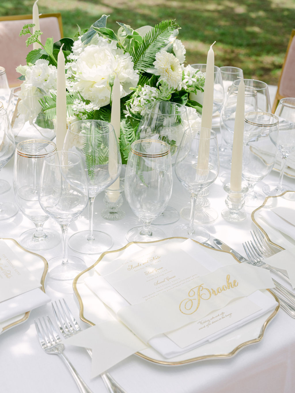 A table setting for a wedding in the Lowcountry planned and executed by Tara Guérard Soirée.