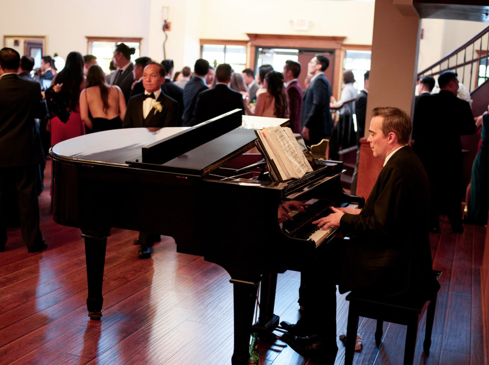 One of Houston's top wedding entertainers, Scott Graham plays the piano at a wedding.