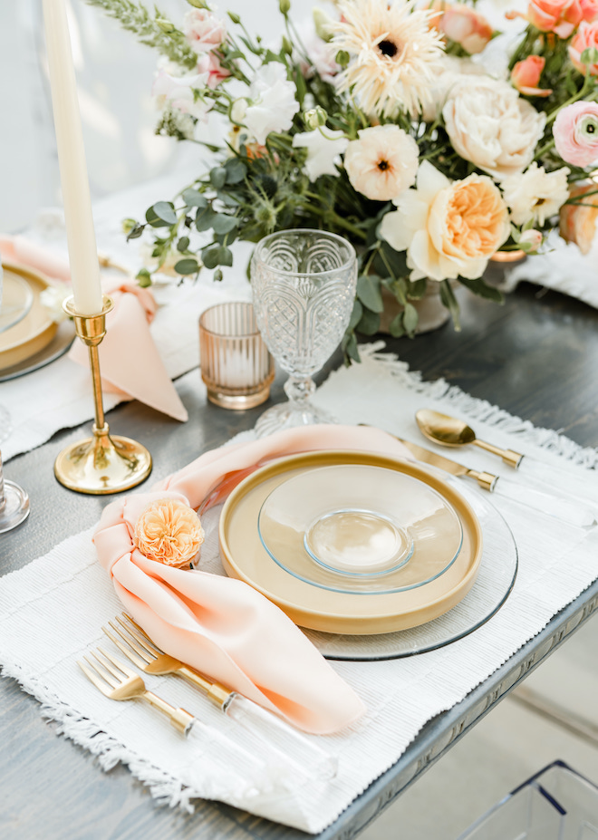 Peach and blush pink table settings to decorate the table. 