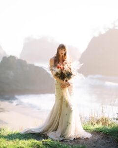 Organically Beautiful: Ethereal Bridal Inspiration on the Oregon Coast