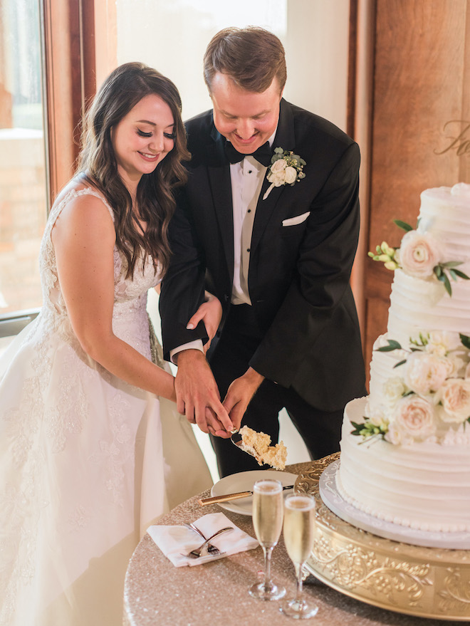 The bride and groom cutting the cake. 