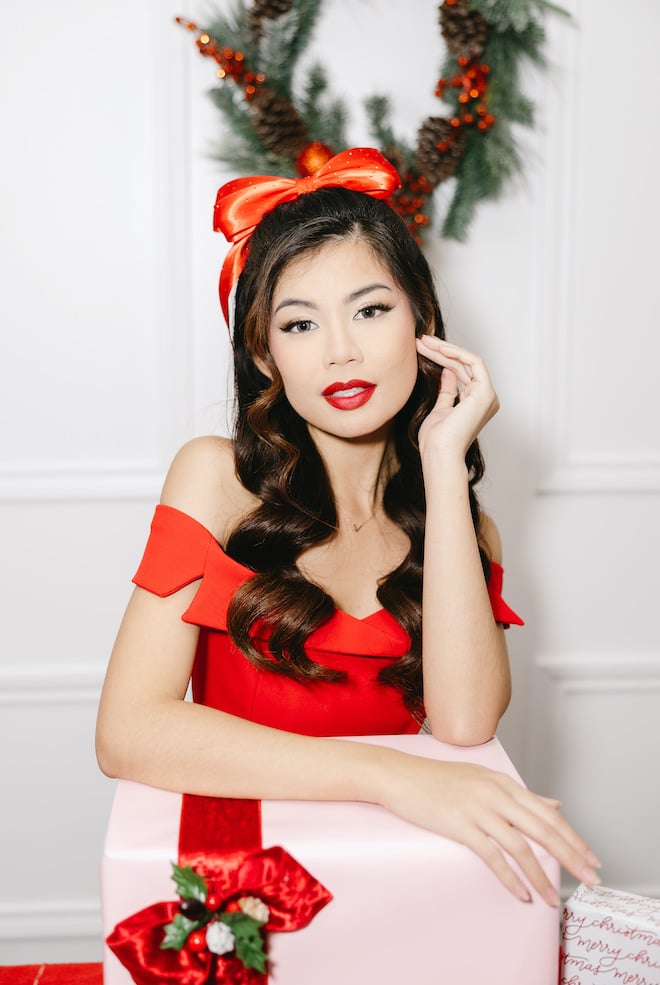 This glam look for the Holidays includes loose waves and a natural glam makeups.