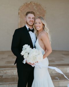 An Elegant Wedding with Baby’s Breath and Chic Decor
