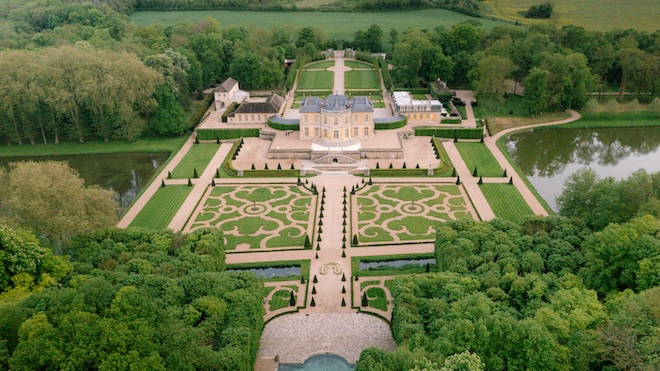 An aerial view of Chateau de Villette.