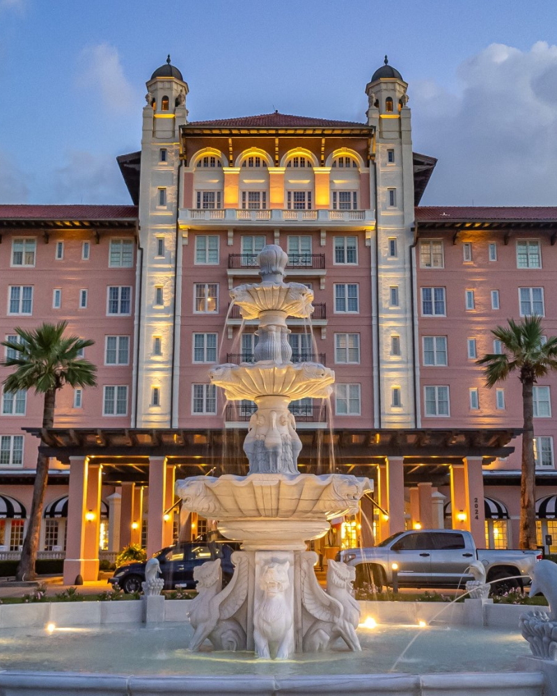 Exterior picture of the Grand Galvez with a close up of the fountain out front.