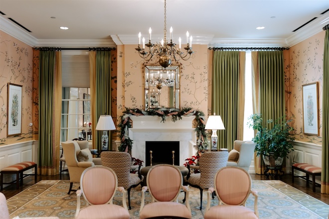 A fireplace decorated with garland for a Houston holiday wedding. 