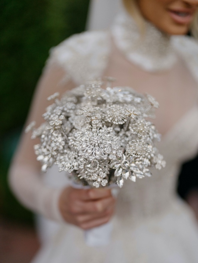 A bouquet made of silver and diamonds. 
