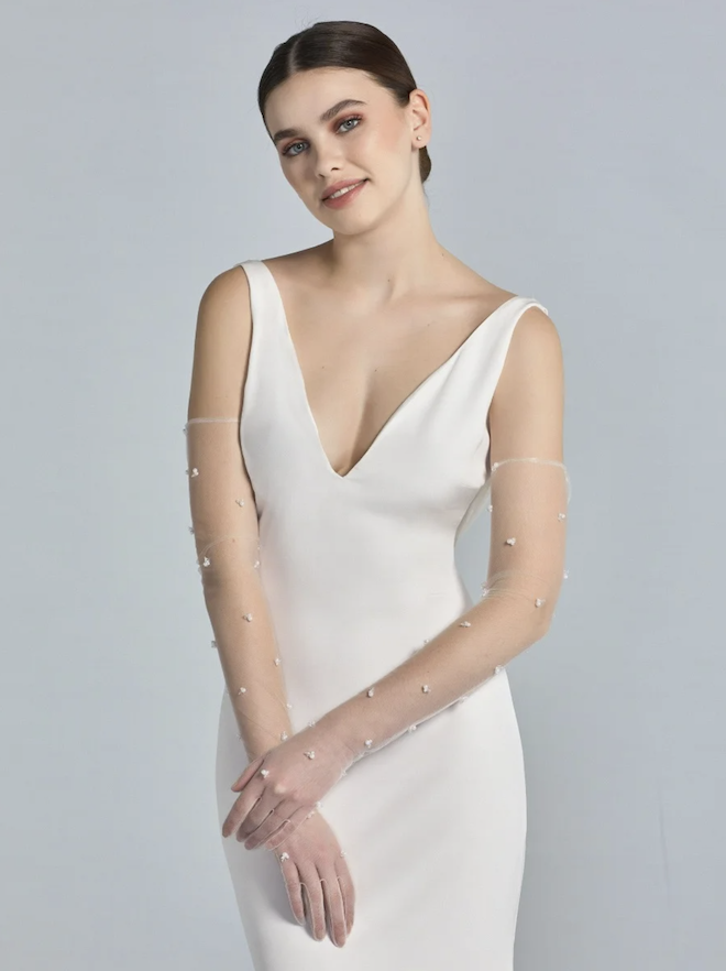 The model wears tulle gloves with rhinestones.