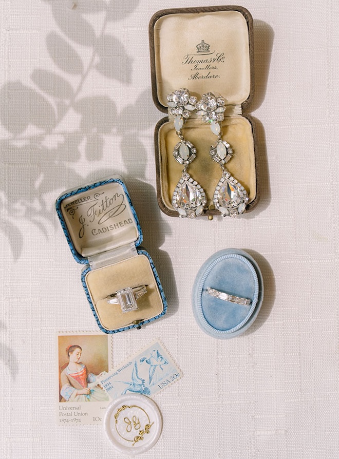 The bride's wedding jewelry is placed in jewelry cases. 