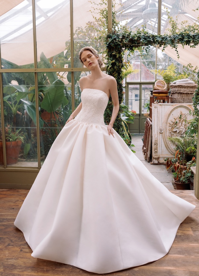 The model wears a long ballgown from Sareh Nouri. 