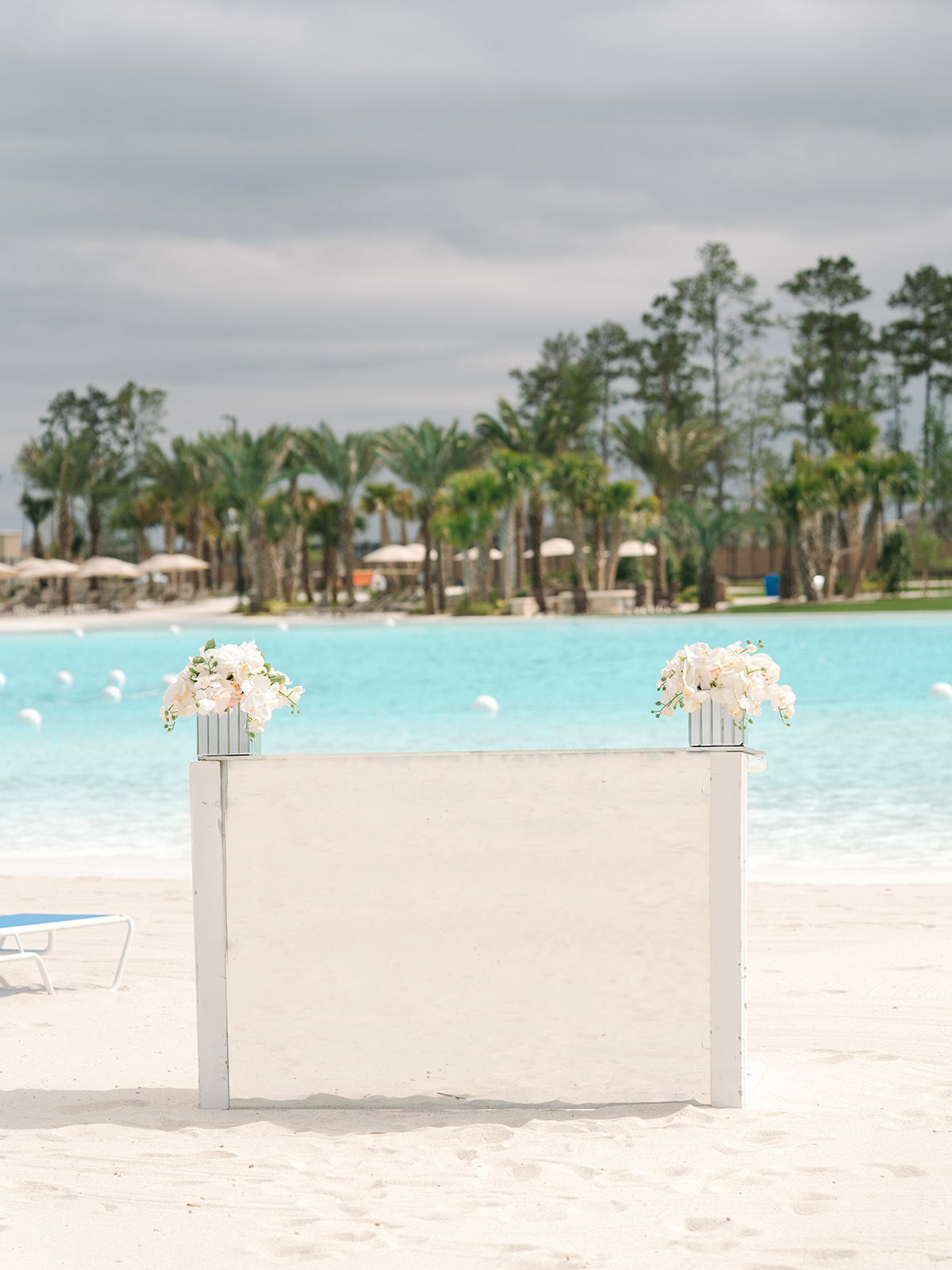 mirroed DJ booth for south beach style wedding