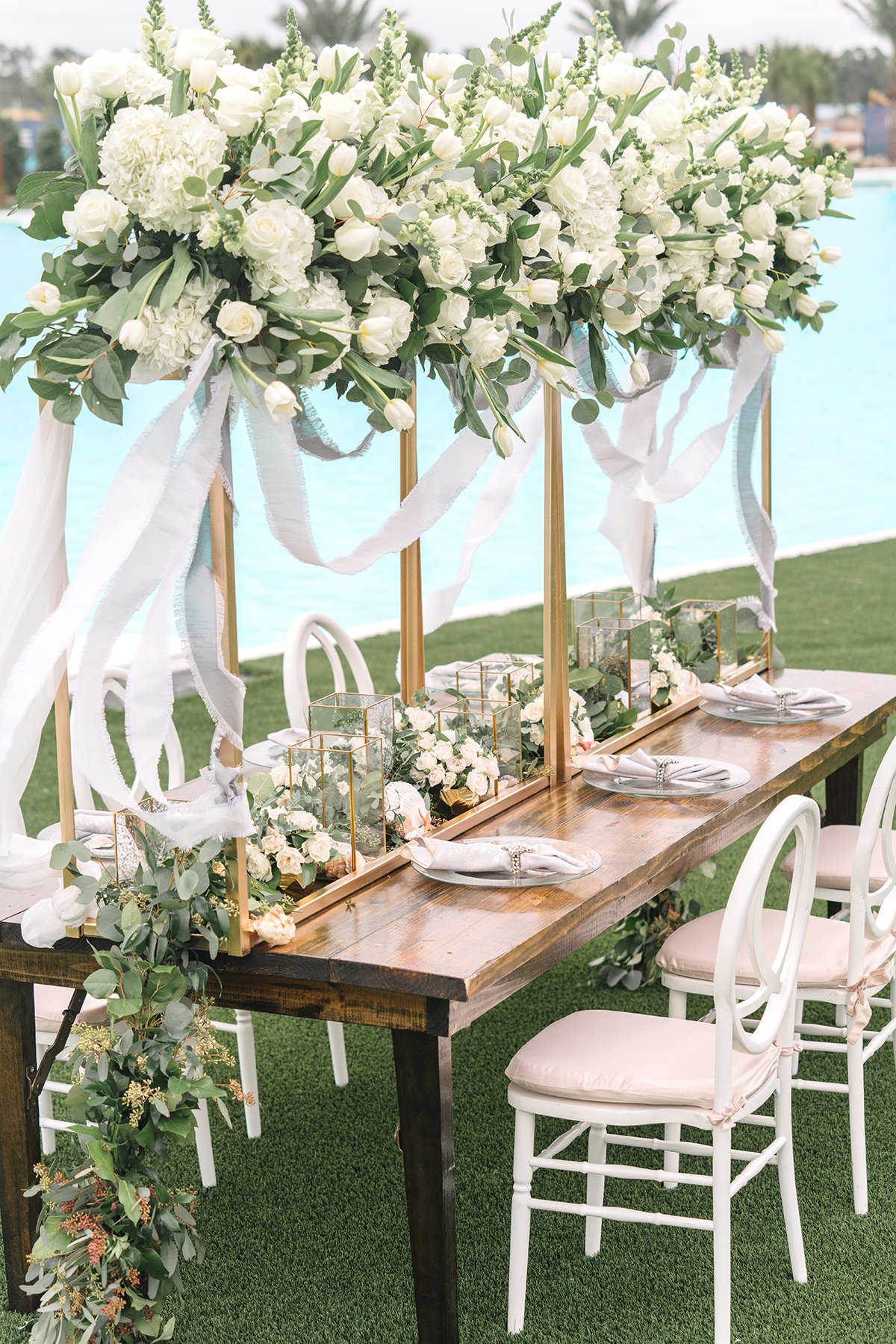 upscale beachy wedding table and decor