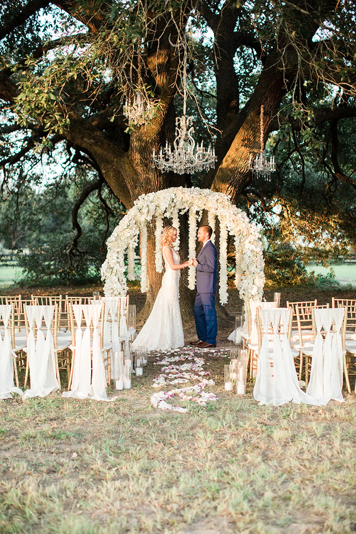 F. Scott Fitzgerald Inspired Styled Shoot for Weddings in Houston - Photo: Kelly Hornberger