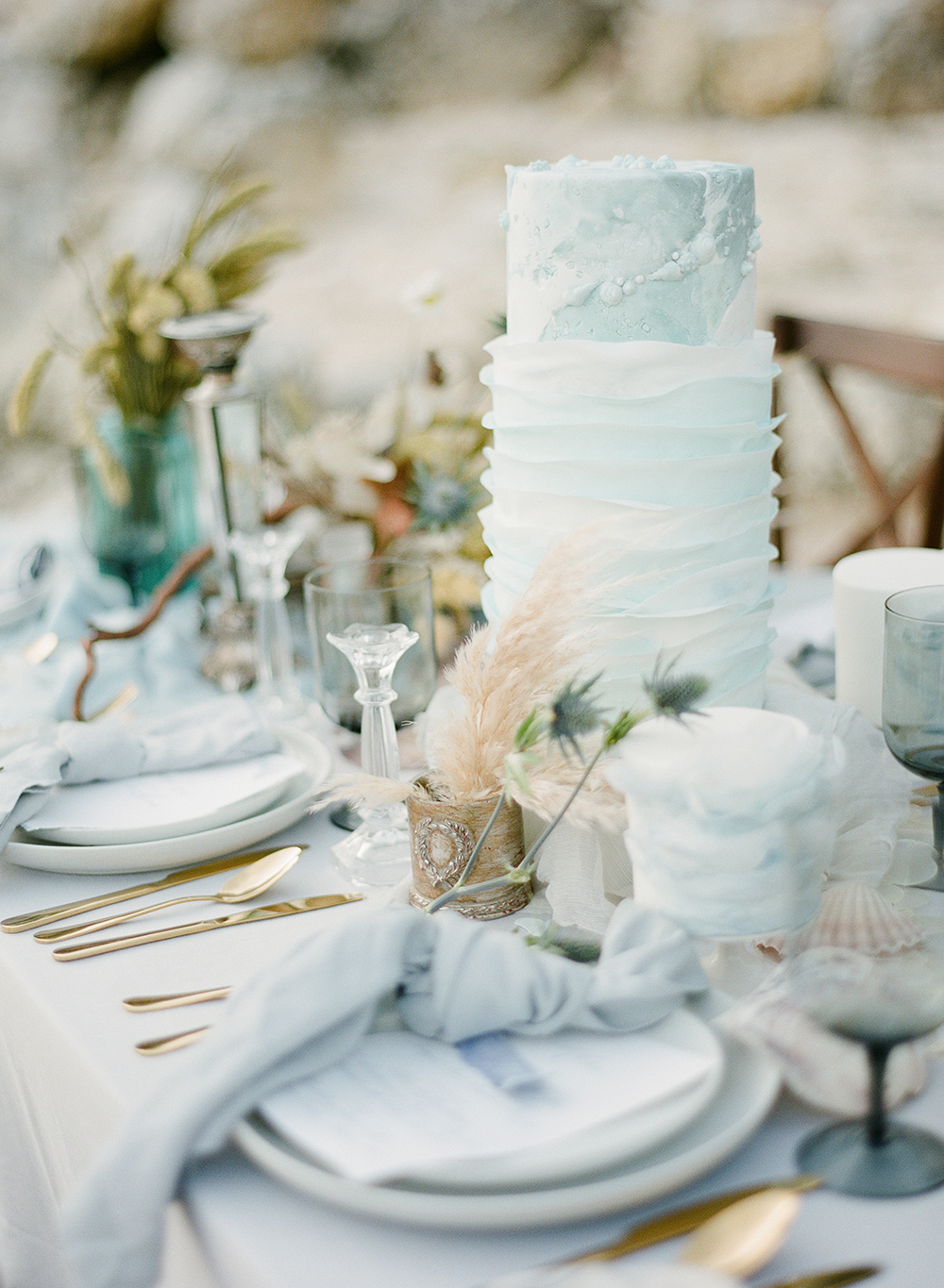 blue beach wedding decor