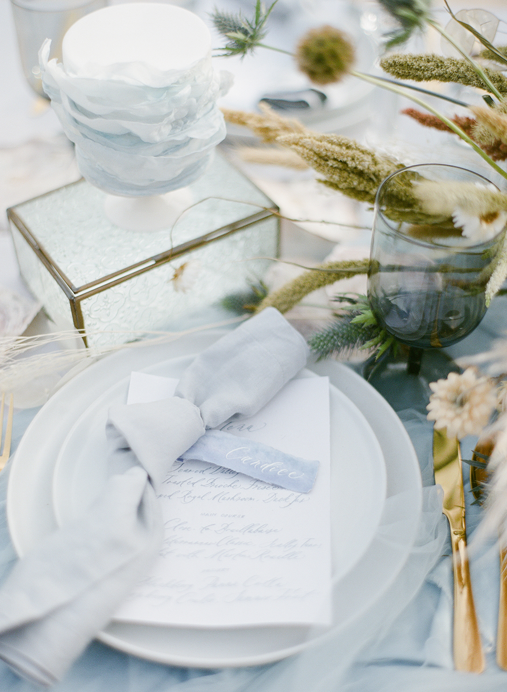 destination wedding decor - table setting