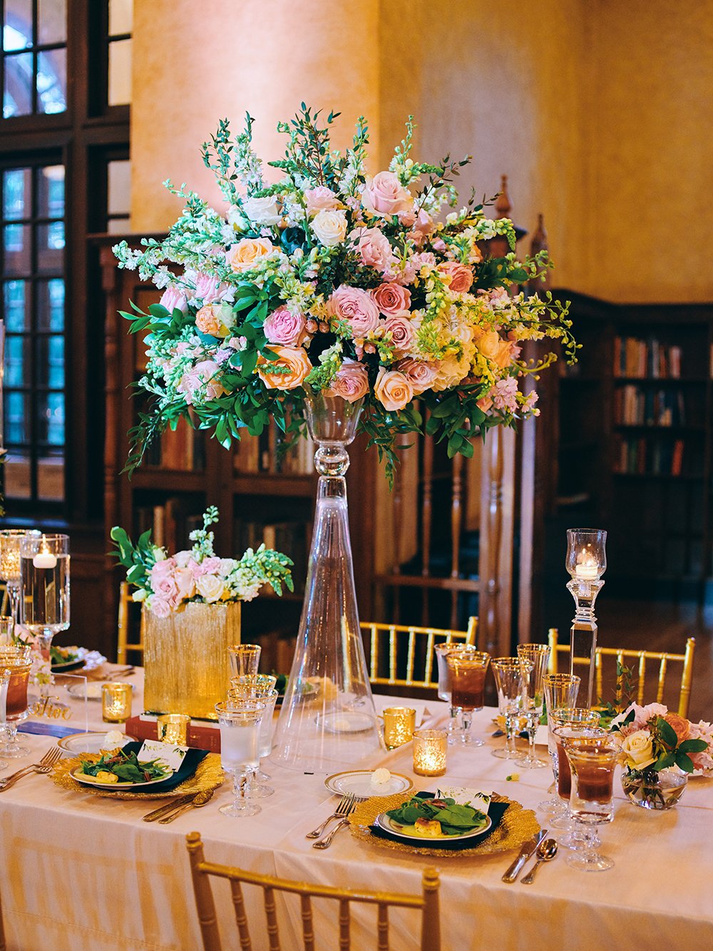 centerpiece for wedding reception - large vase with floral arrangement