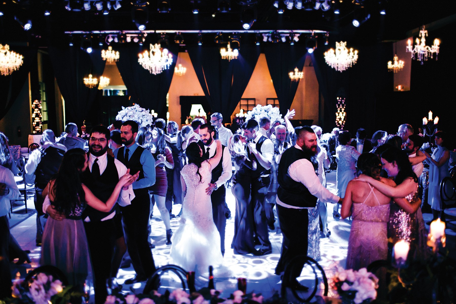 downtown houston wedding at ballroom at bayou place 