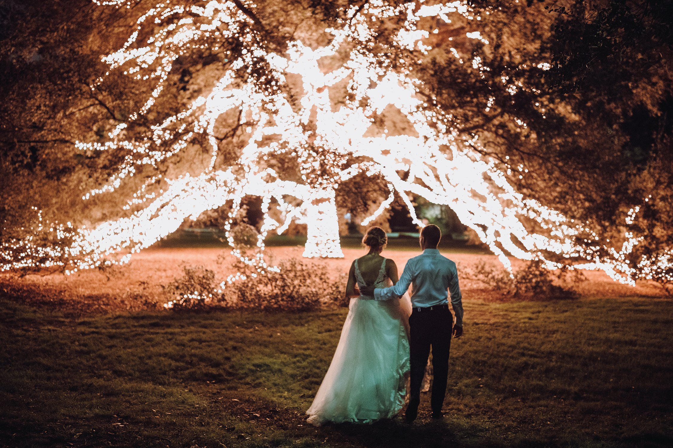 string light photo opportunities for houston weddings - houstonian hotel