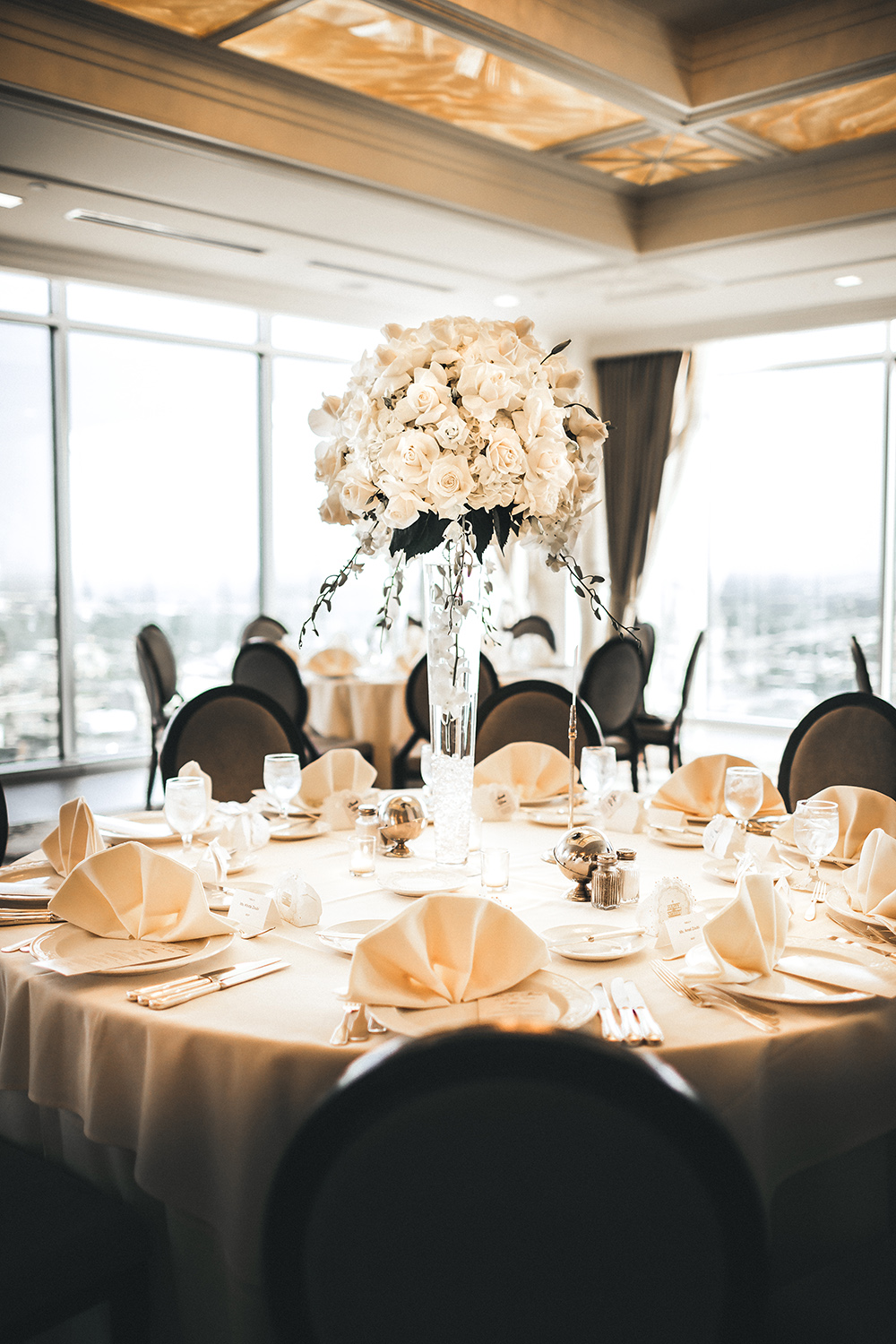wedding reception decor - table setting - floral centerpiece 