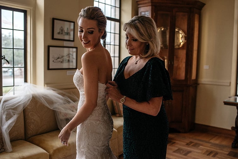 houston wedding, getting ready, bride, maid of honor, wedding gown, mother of the bride